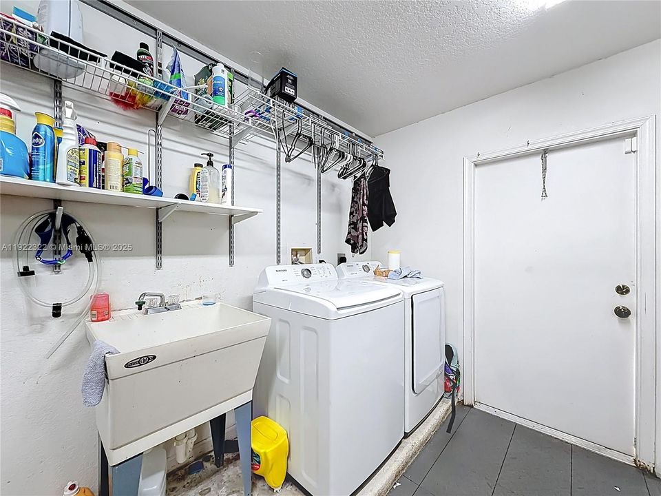 For Sale: $425,000 (3 beds, 2 baths, 1650 Square Feet)