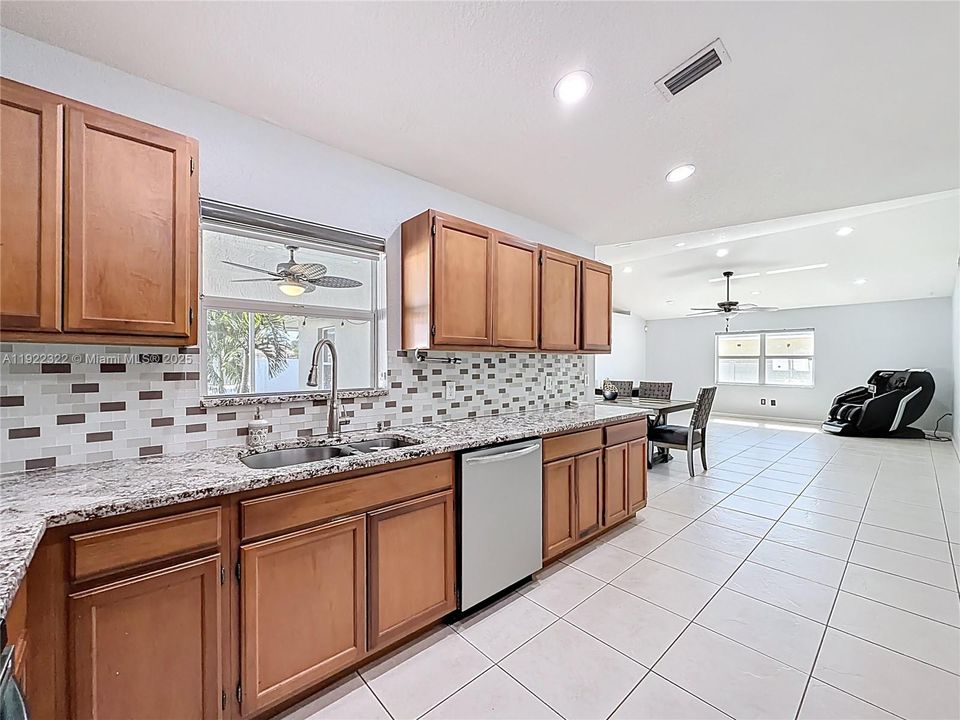 For Sale: $425,000 (3 beds, 2 baths, 1650 Square Feet)