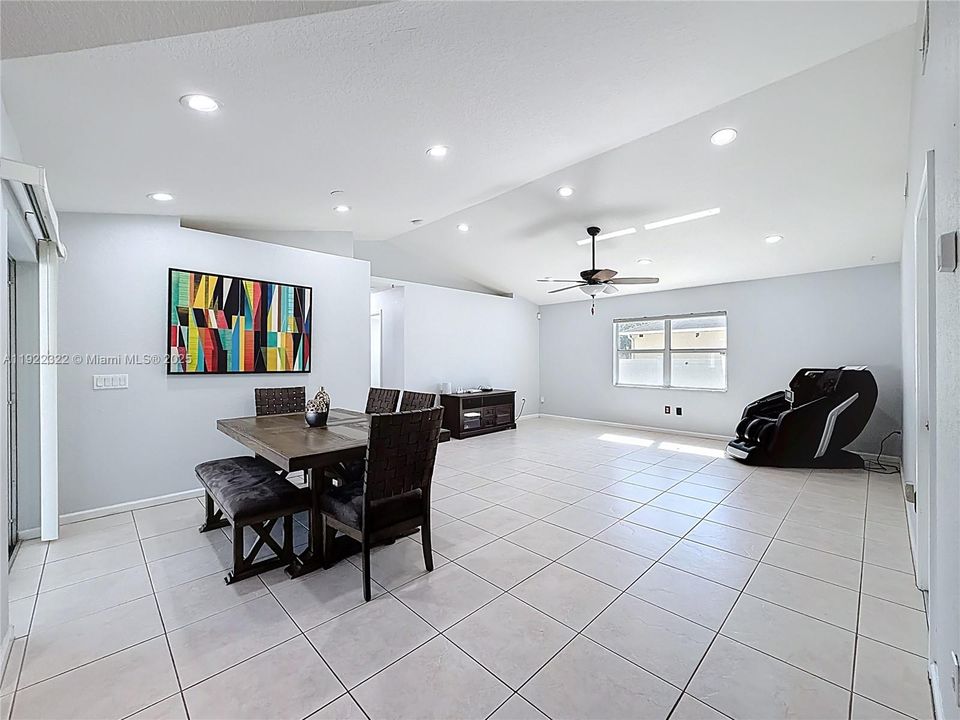 For Sale: $425,000 (3 beds, 2 baths, 1650 Square Feet)