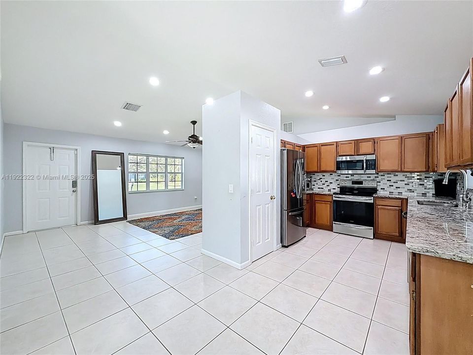 For Sale: $425,000 (3 beds, 2 baths, 1650 Square Feet)