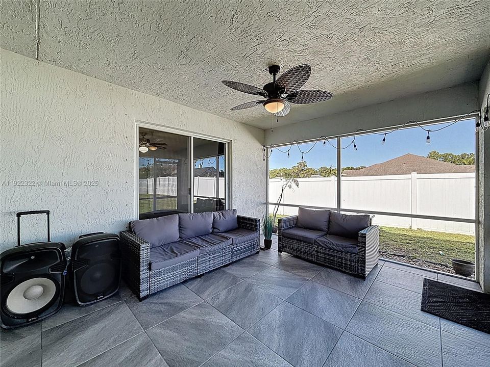 For Sale: $425,000 (3 beds, 2 baths, 1650 Square Feet)