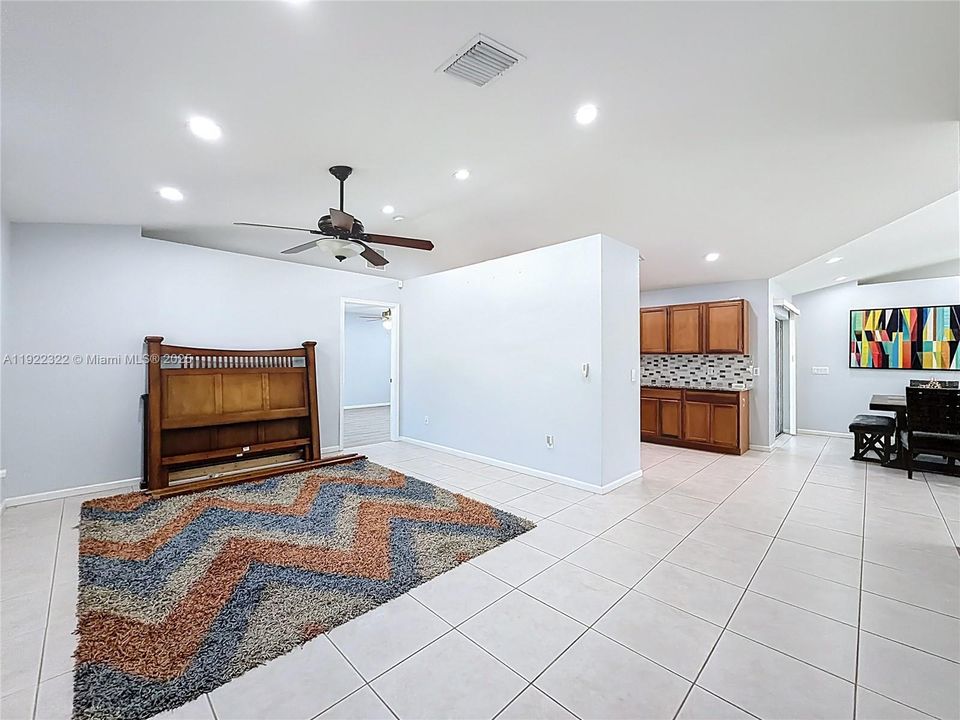 For Sale: $425,000 (3 beds, 2 baths, 1650 Square Feet)