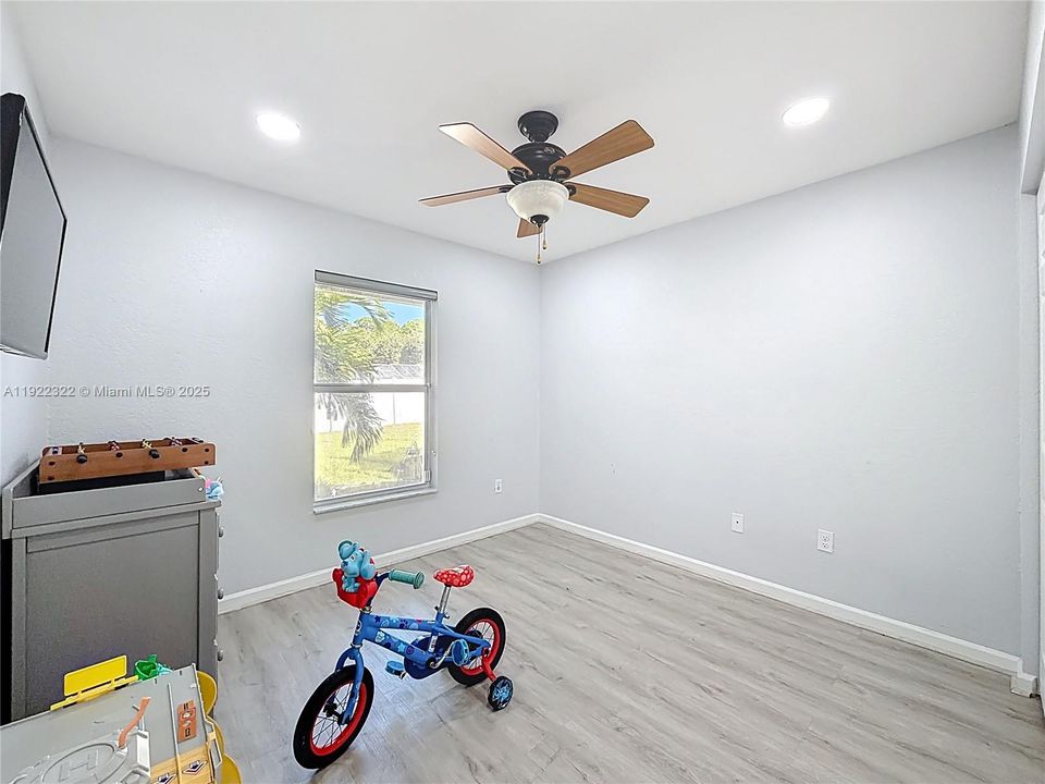 For Sale: $425,000 (3 beds, 2 baths, 1650 Square Feet)