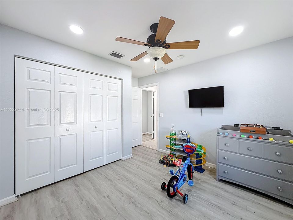 For Sale: $425,000 (3 beds, 2 baths, 1650 Square Feet)