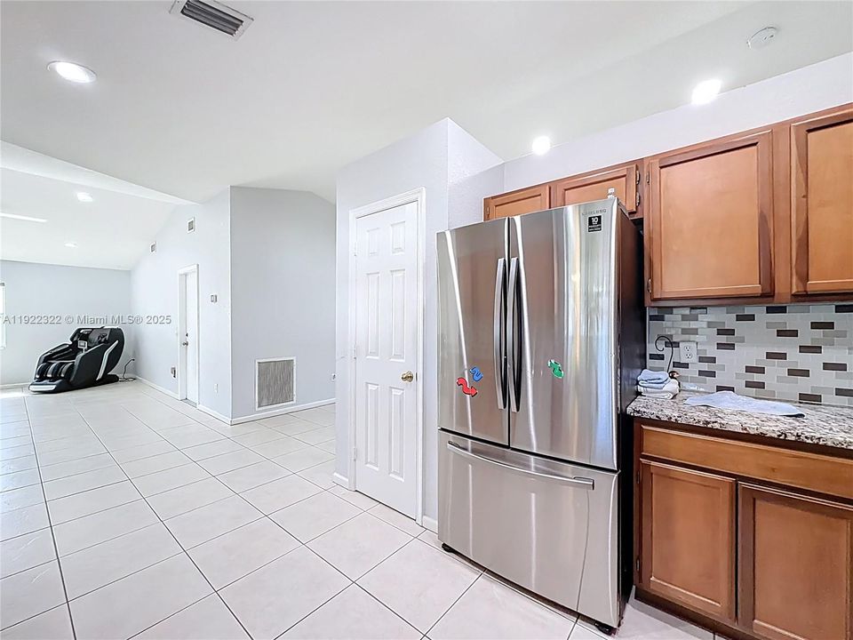 For Sale: $425,000 (3 beds, 2 baths, 1650 Square Feet)