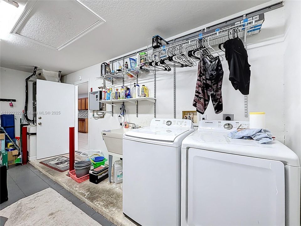 For Sale: $425,000 (3 beds, 2 baths, 1650 Square Feet)