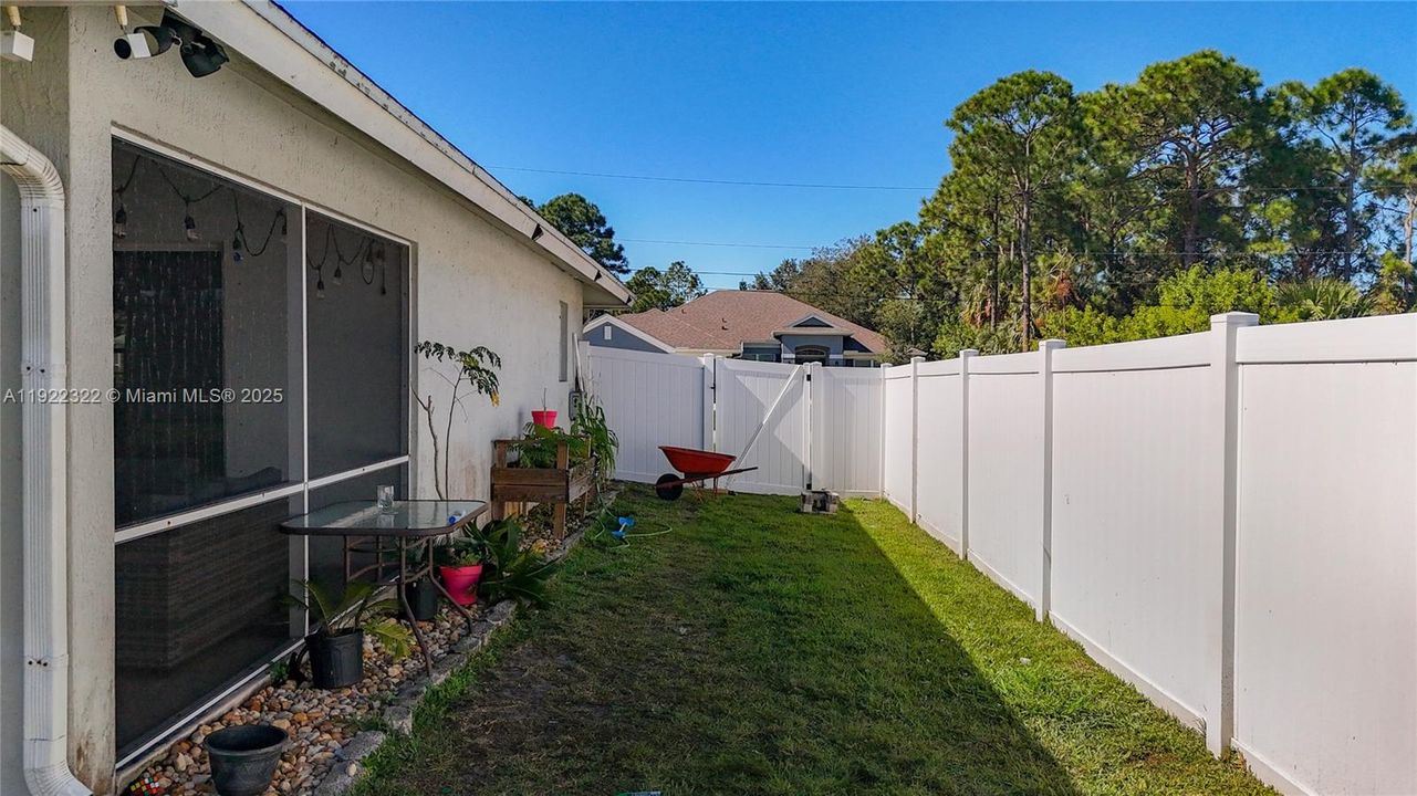 For Sale: $425,000 (3 beds, 2 baths, 1650 Square Feet)