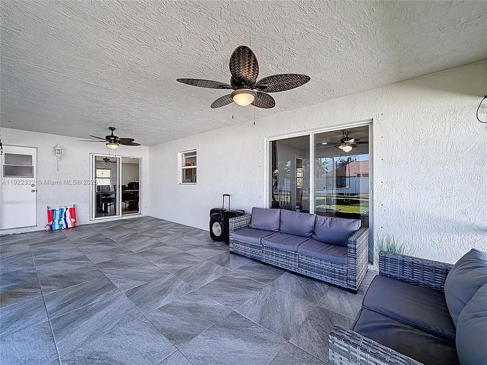 For Sale: $425,000 (3 beds, 2 baths, 1650 Square Feet)