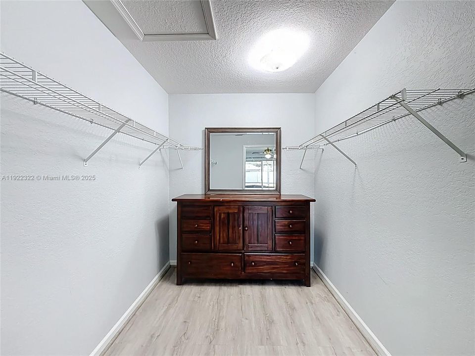 For Sale: $425,000 (3 beds, 2 baths, 1650 Square Feet)