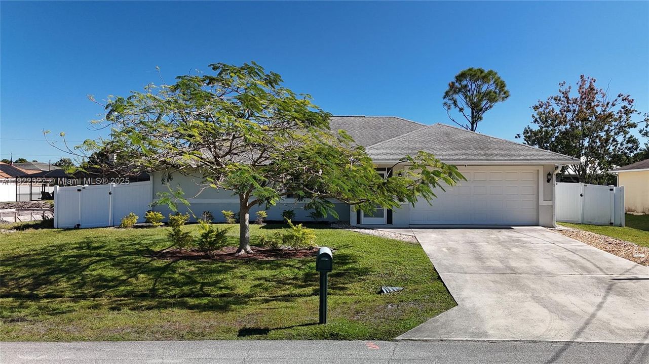 For Sale: $425,000 (3 beds, 2 baths, 1650 Square Feet)