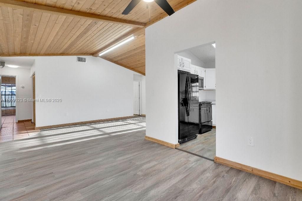 For Sale: $650,000 (4 beds, 2 baths, 1588 Square Feet)