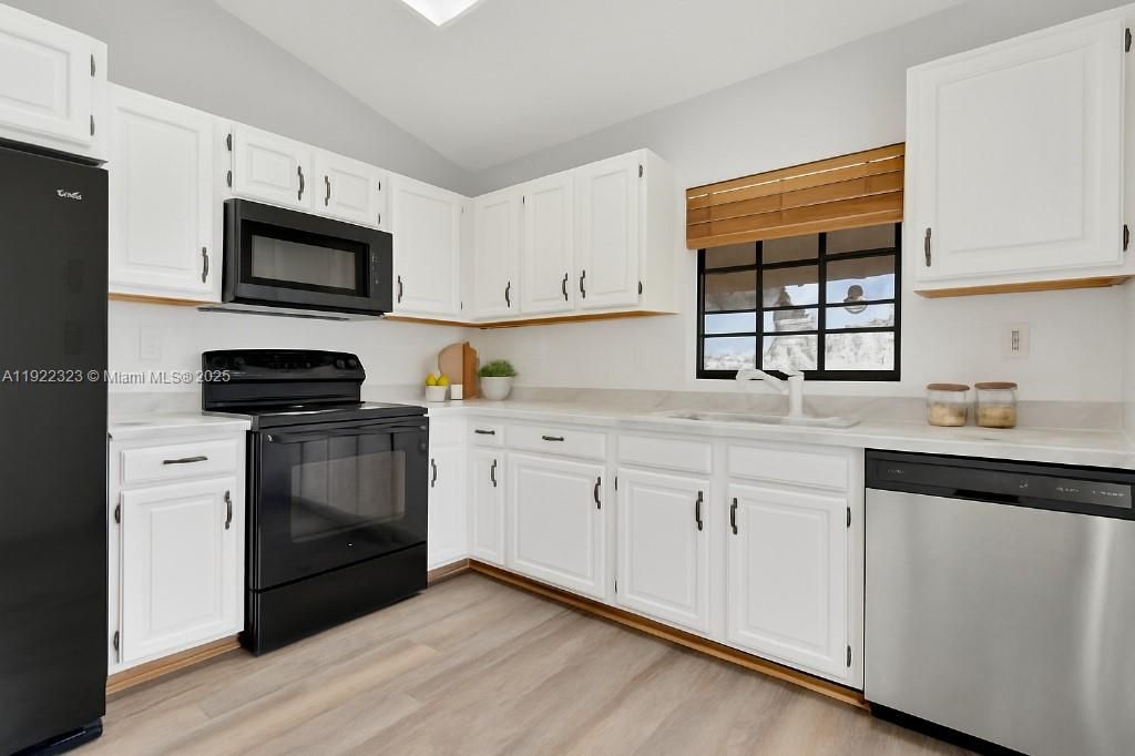 For Sale: $650,000 (4 beds, 2 baths, 1588 Square Feet)