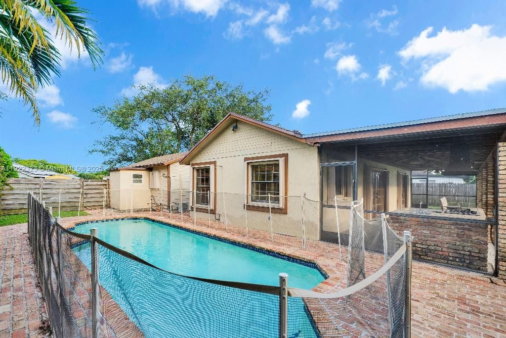 For Sale: $650,000 (4 beds, 2 baths, 1588 Square Feet)