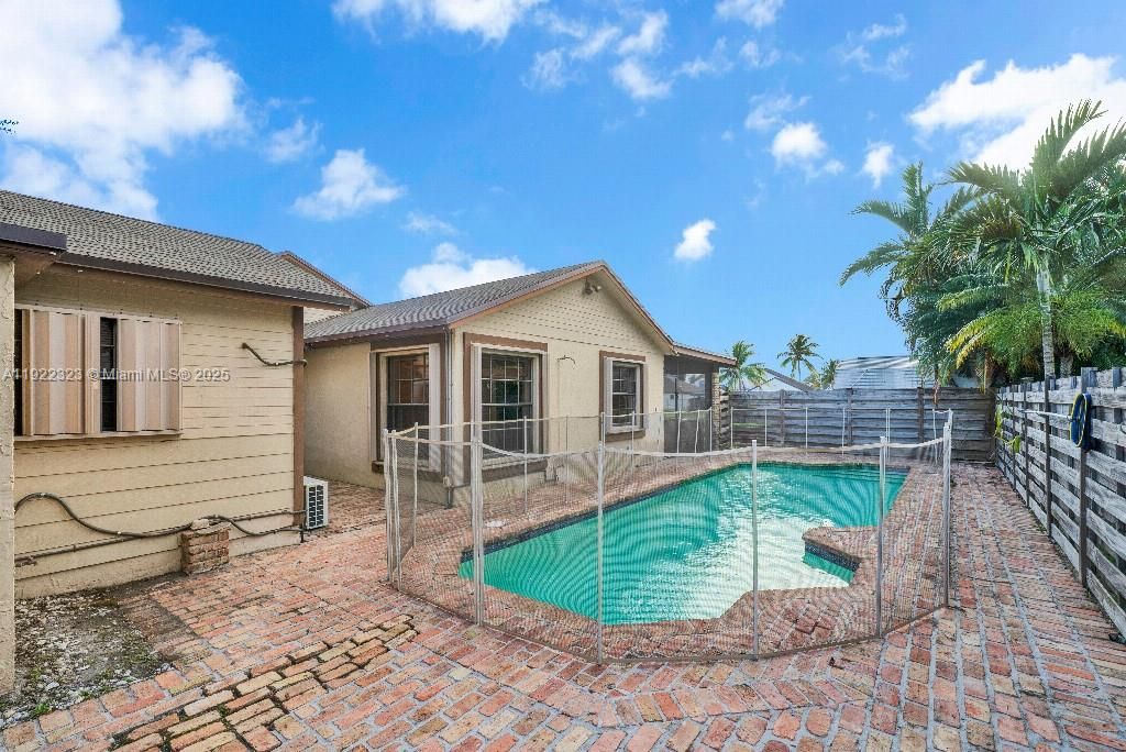 For Sale: $650,000 (4 beds, 2 baths, 1588 Square Feet)