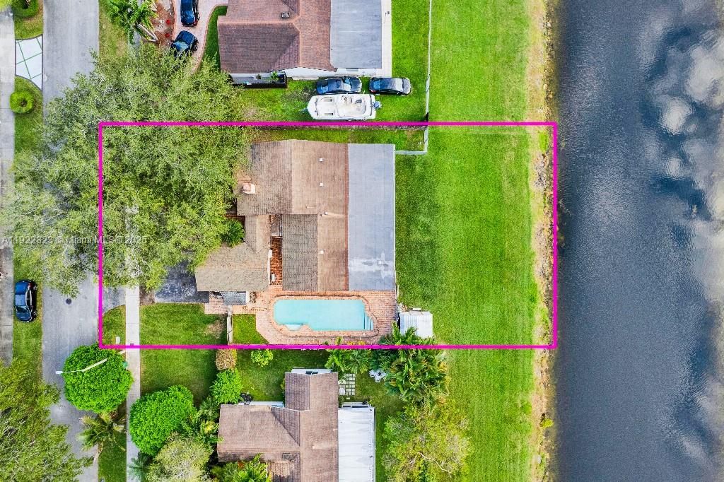 For Sale: $650,000 (4 beds, 2 baths, 1588 Square Feet)