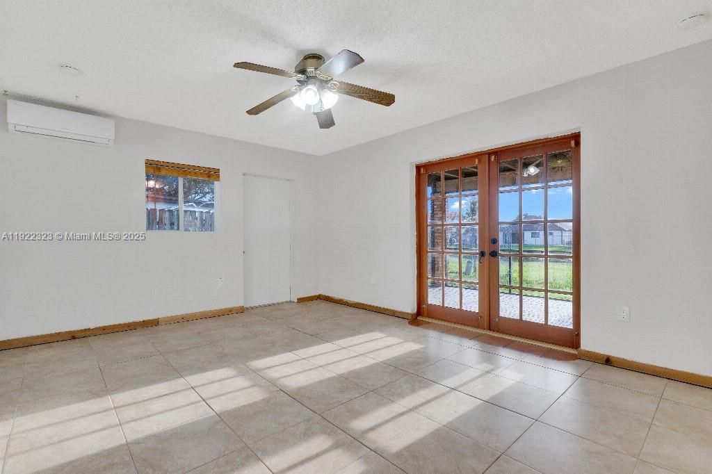 For Sale: $650,000 (4 beds, 2 baths, 1588 Square Feet)