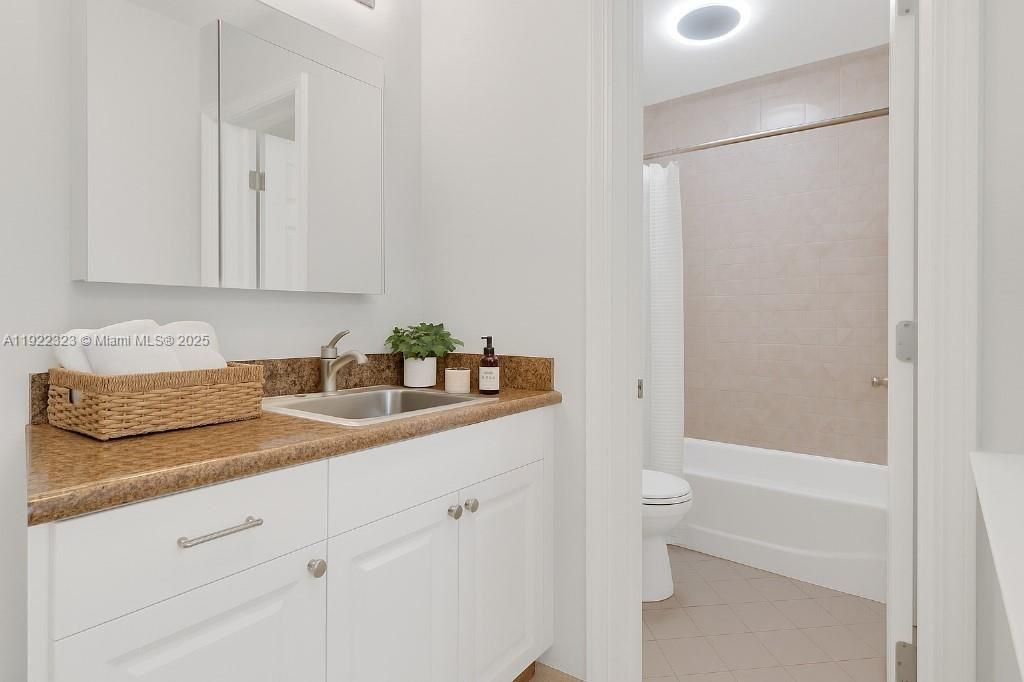 For Sale: $650,000 (4 beds, 2 baths, 1588 Square Feet)