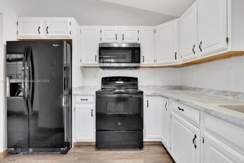 For Sale: $650,000 (4 beds, 2 baths, 1588 Square Feet)