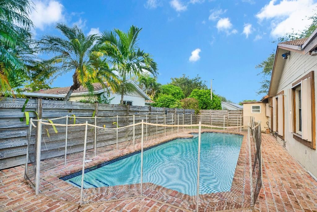 For Sale: $650,000 (4 beds, 2 baths, 1588 Square Feet)