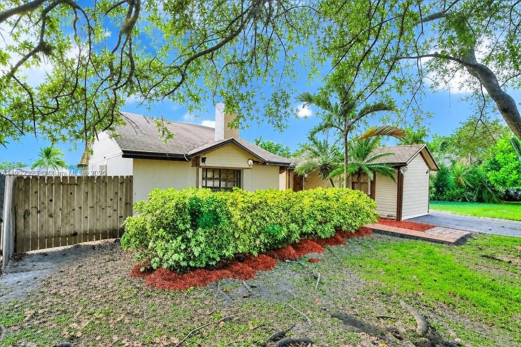 For Sale: $650,000 (4 beds, 2 baths, 1588 Square Feet)