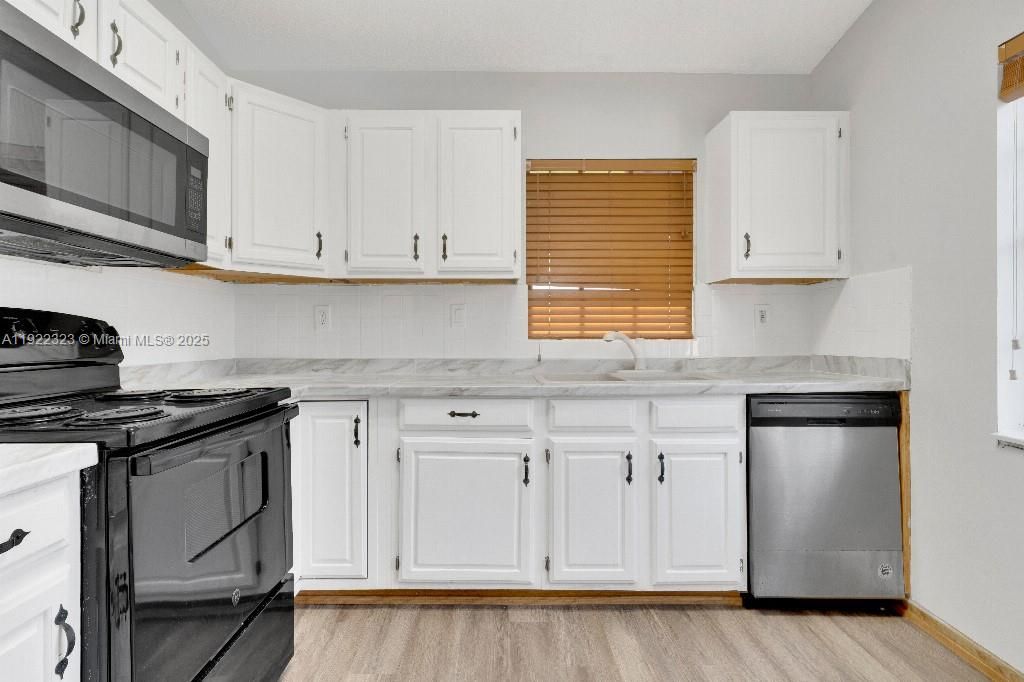 For Sale: $650,000 (4 beds, 2 baths, 1588 Square Feet)