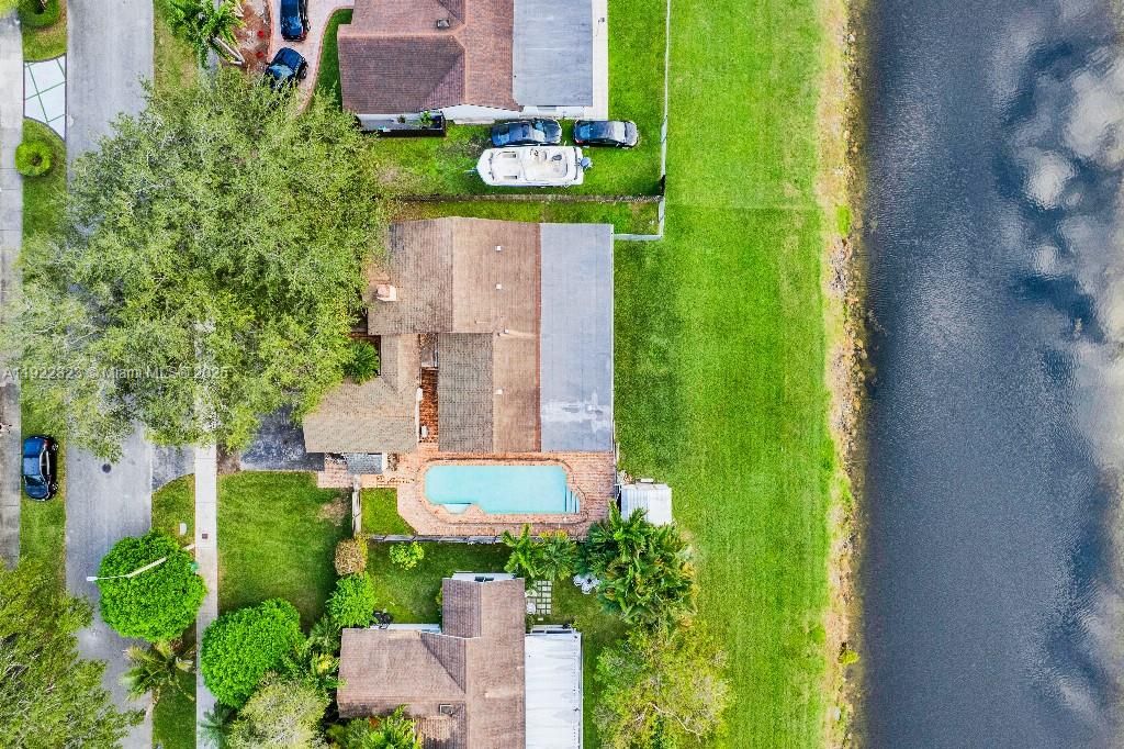 For Sale: $650,000 (4 beds, 2 baths, 1588 Square Feet)