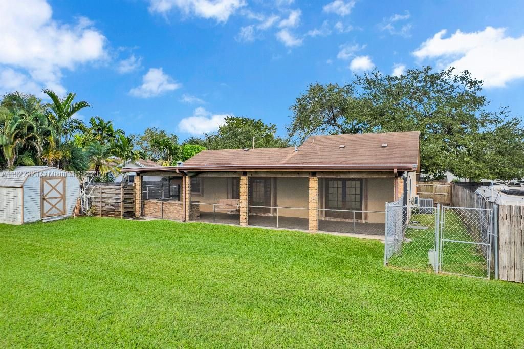 For Sale: $650,000 (4 beds, 2 baths, 1588 Square Feet)