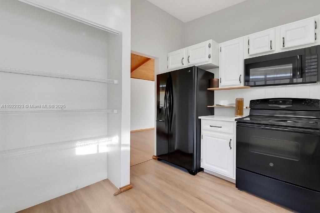 For Sale: $650,000 (4 beds, 2 baths, 1588 Square Feet)