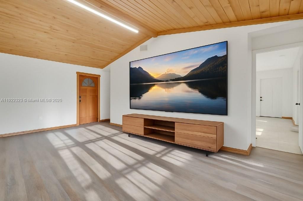 For Sale: $650,000 (4 beds, 2 baths, 1588 Square Feet)