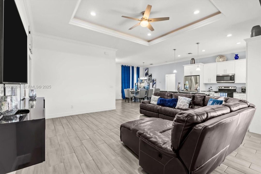 For Sale: $514,900 (4 beds, 3 baths, 1976 Square Feet)