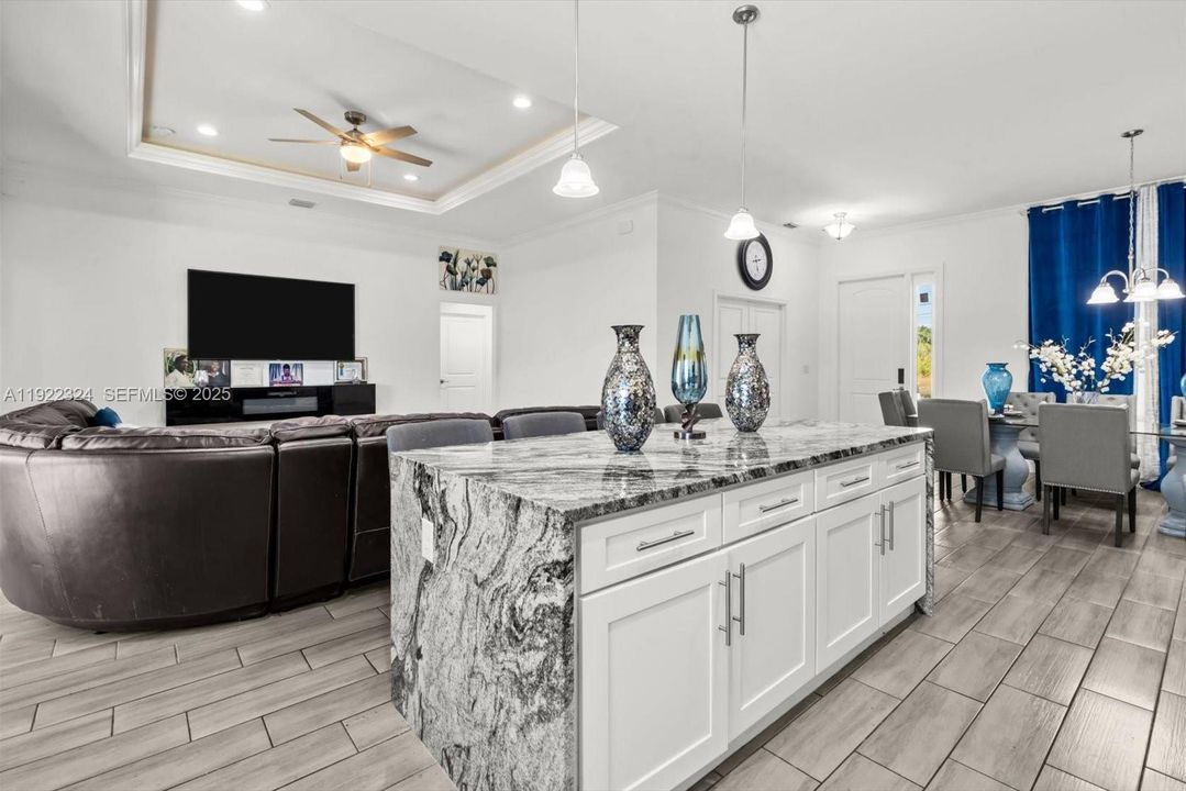 For Sale: $514,900 (4 beds, 3 baths, 1976 Square Feet)