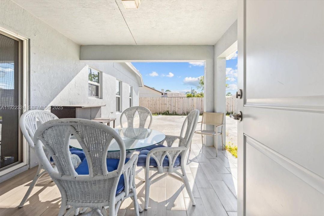 For Sale: $514,900 (4 beds, 3 baths, 1976 Square Feet)