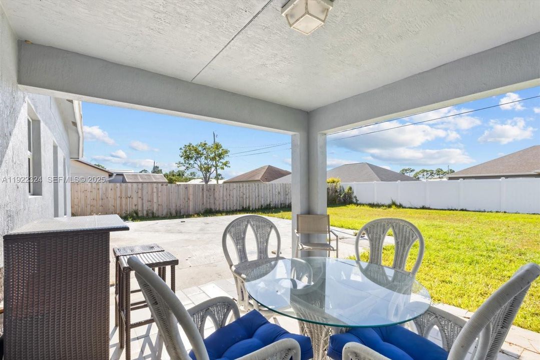 For Sale: $514,900 (4 beds, 3 baths, 1976 Square Feet)