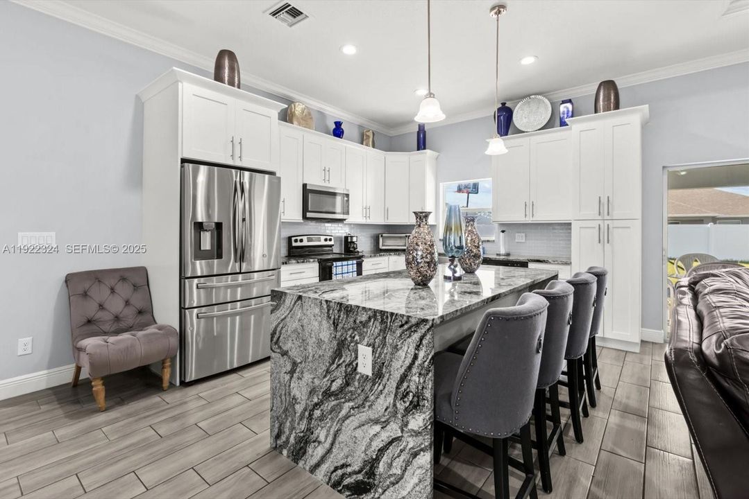 For Sale: $514,900 (4 beds, 3 baths, 1976 Square Feet)