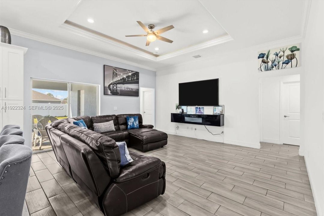 For Sale: $514,900 (4 beds, 3 baths, 1976 Square Feet)