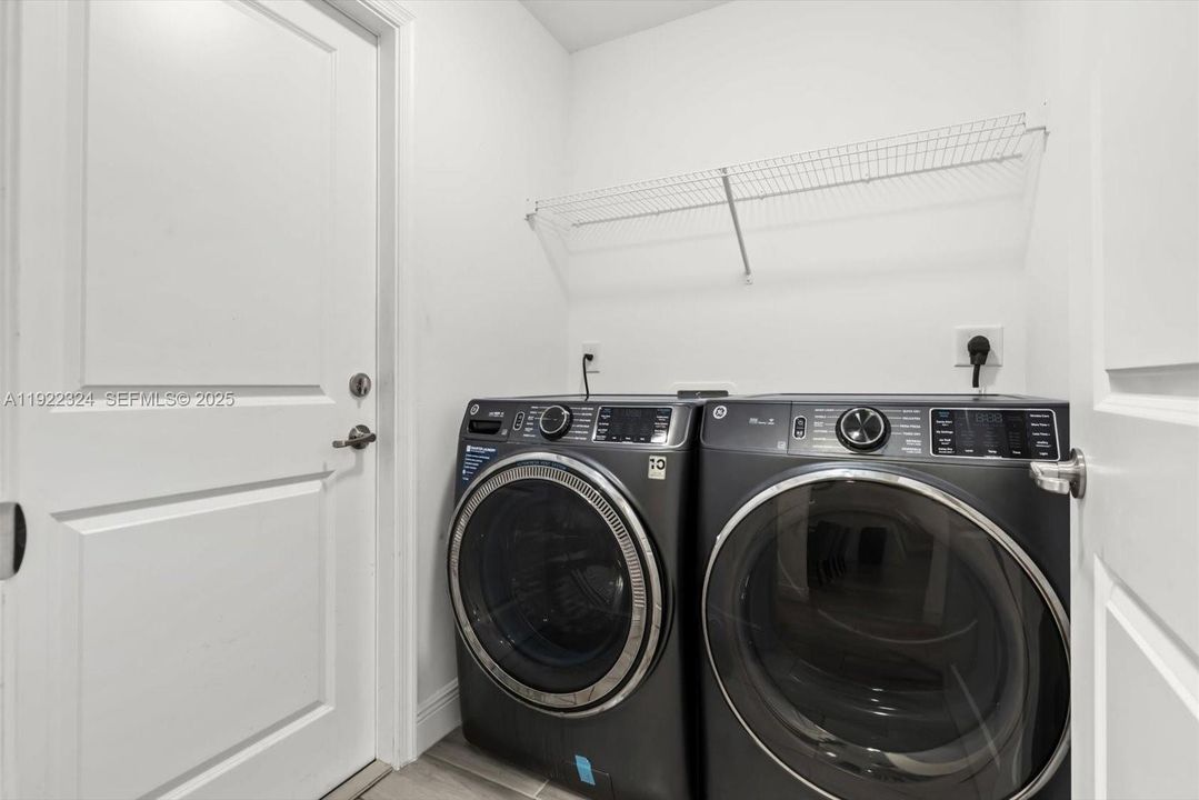 For Sale: $514,900 (4 beds, 3 baths, 1976 Square Feet)