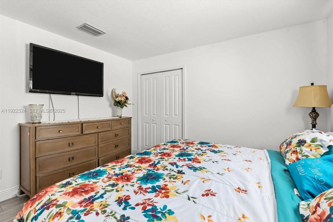 For Sale: $514,900 (4 beds, 3 baths, 1976 Square Feet)