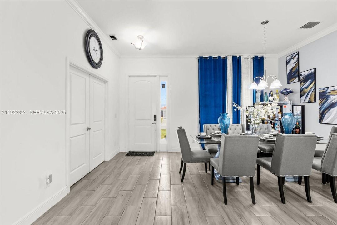 For Sale: $514,900 (4 beds, 3 baths, 1976 Square Feet)