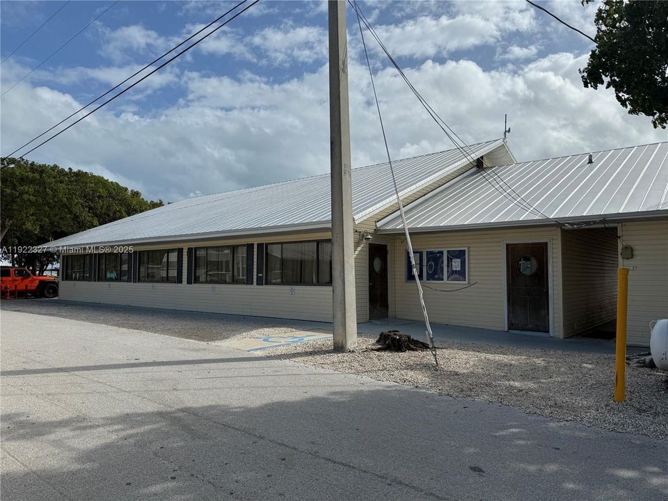 For Sale: $315,000 (1,872 sqft)