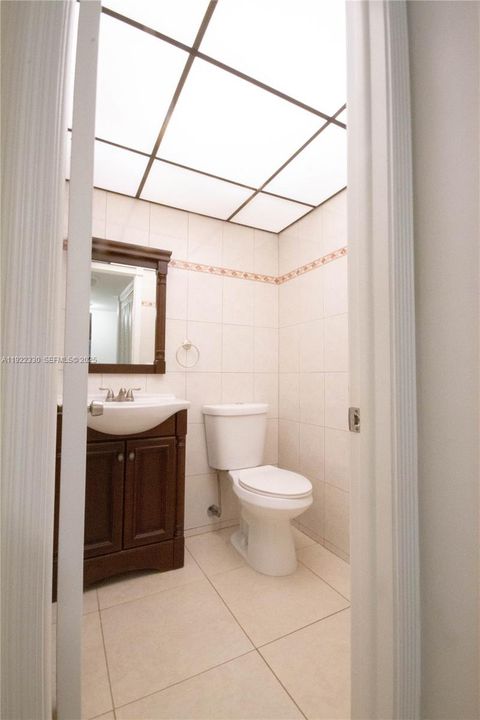 For Sale: $115,000 (1 beds, 1 baths, 705 Square Feet)