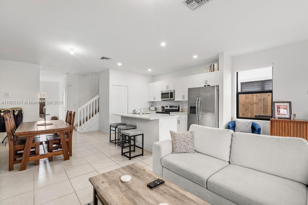 待售: $474,987 (3 贝兹, 2 浴室, 1651 平方英尺)