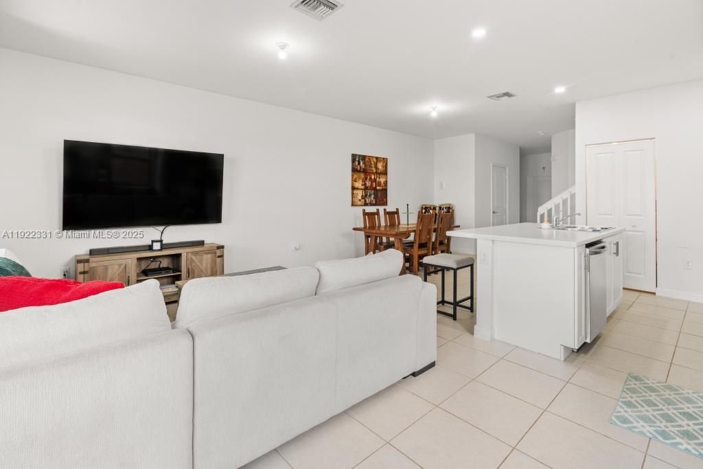 待售: $474,987 (3 贝兹, 2 浴室, 1651 平方英尺)