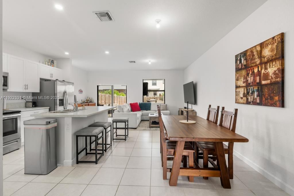 待售: $474,987 (3 贝兹, 2 浴室, 1651 平方英尺)