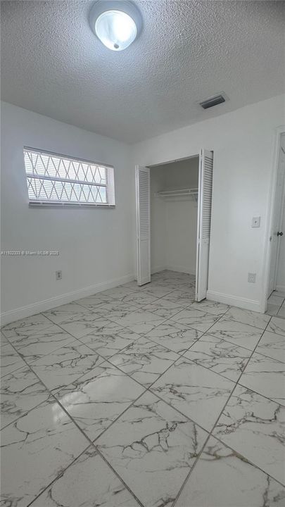 Под контрактом: $2,600 (3 спален, 2 ванн, 999 Квадратных фут)