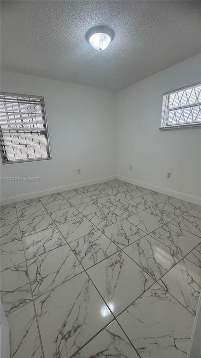 Под контрактом: $2,600 (3 спален, 2 ванн, 999 Квадратных фут)