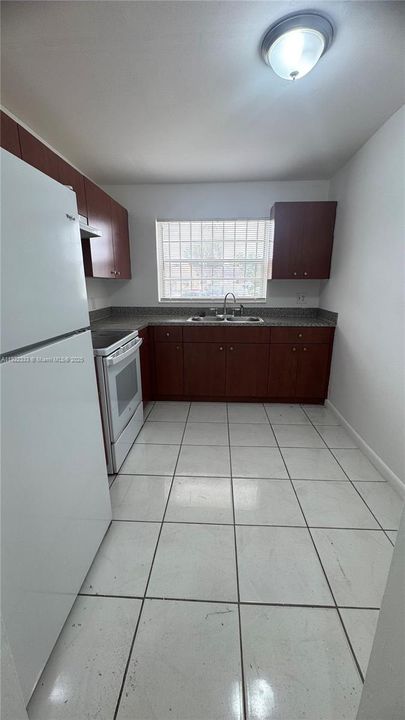 Под контрактом: $2,600 (3 спален, 2 ванн, 999 Квадратных фут)