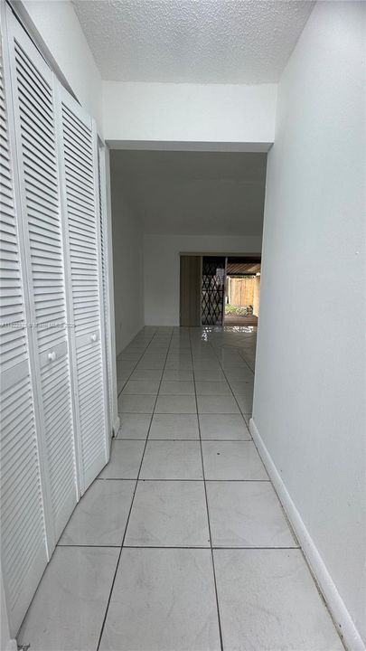 Под контрактом: $2,600 (3 спален, 2 ванн, 999 Квадратных фут)