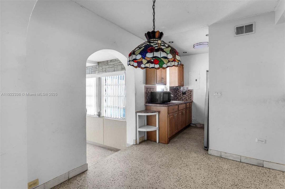 For Sale: $600,000 (3 beds, 2 baths, 1377 Square Feet)