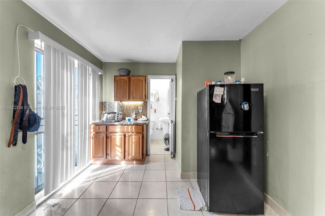 For Sale: $600,000 (3 beds, 2 baths, 1377 Square Feet)