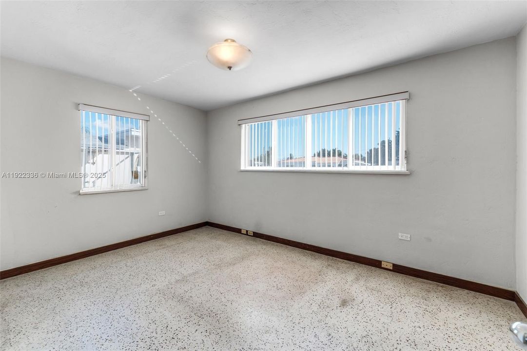 For Sale: $600,000 (3 beds, 2 baths, 1377 Square Feet)